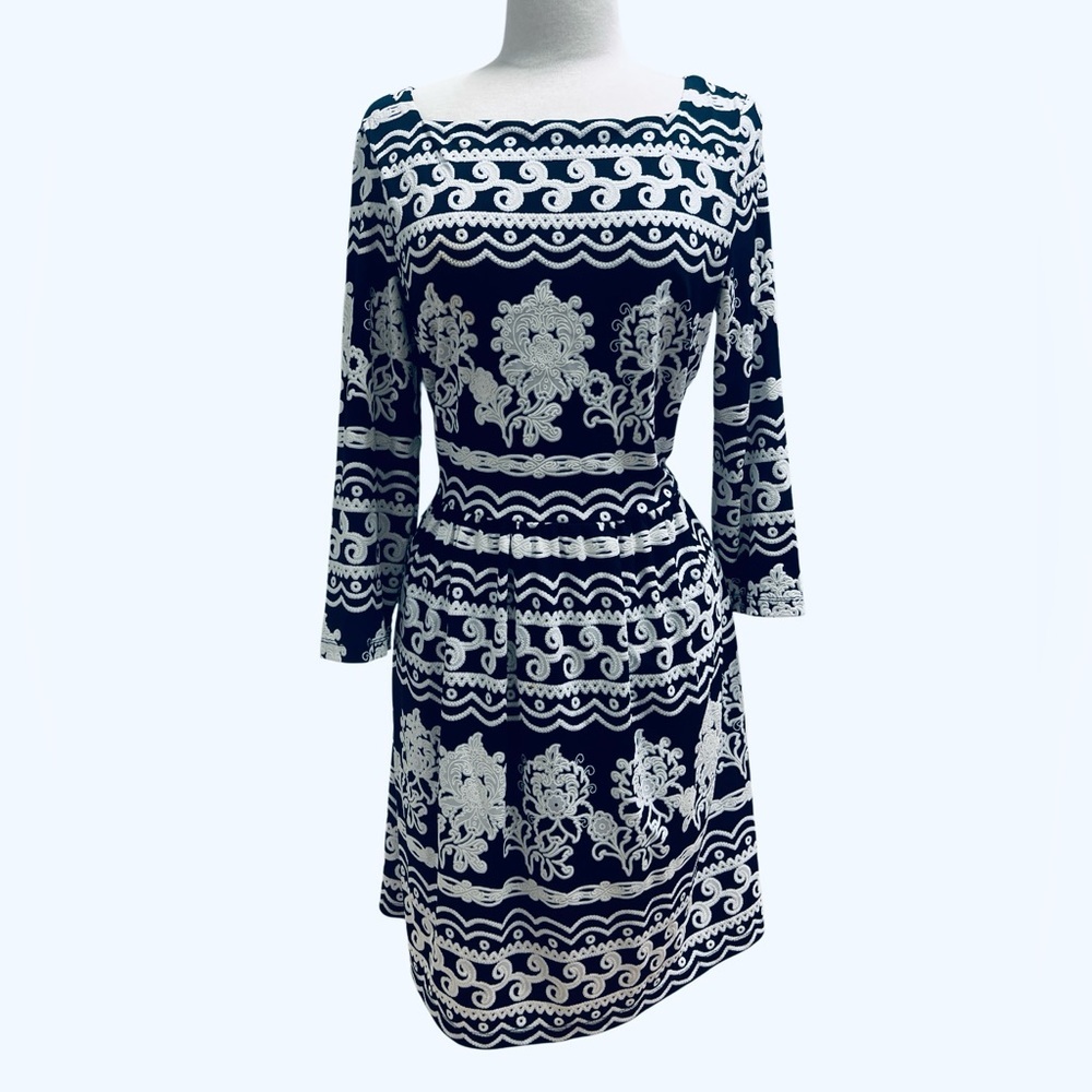 TRULLI- ANN TAYLOR Chic Navy and White Patterned Midi Dress